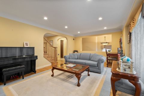 Tiny photo for 2709 W Sherwin Avenue, Chicago, IL 60645 (MLS # 12642784)
