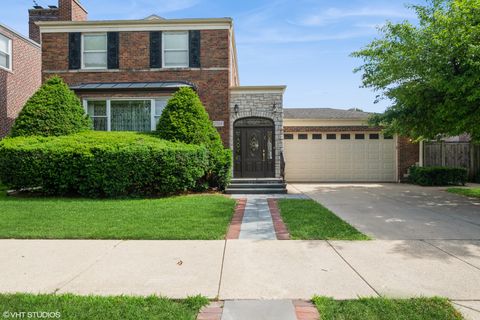 Photo of 2709 W Sherwin Avenue, Chicago, IL 60645 (MLS # 12642784)