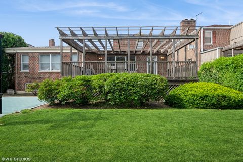 Tiny photo for 2709 W Sherwin Avenue, Chicago, IL 60645 (MLS # 12642784)