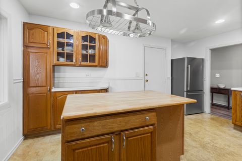 Tiny photo for 7664 Willow Avenue, Woodridge, IL 60517 (MLS # 12503742)