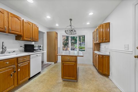 Tiny photo for 7664 Willow Avenue, Woodridge, IL 60517 (MLS # 12503742)