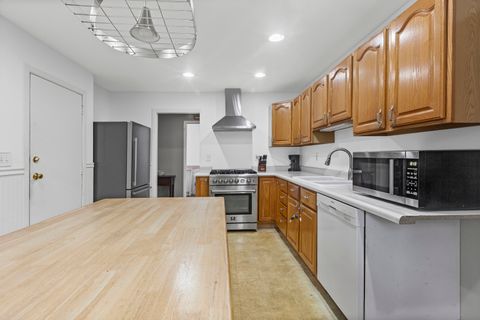 Tiny photo for 7664 Willow Avenue, Woodridge, IL 60517 (MLS # 12503742)