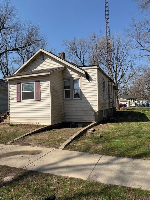 Tiny photo for 229 N 6th Avenue, Kankakee, IL 60901 (MLS # 12603817)