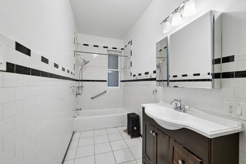 Tiny photo for 5470 S Woodlawn Avenue #1E, Chicago, IL 60615 (MLS # 12601864)