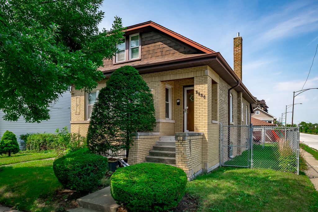 Photo for 5526 N Nordica Avenue, Chicago, IL 60656 (MLS # 12501525)