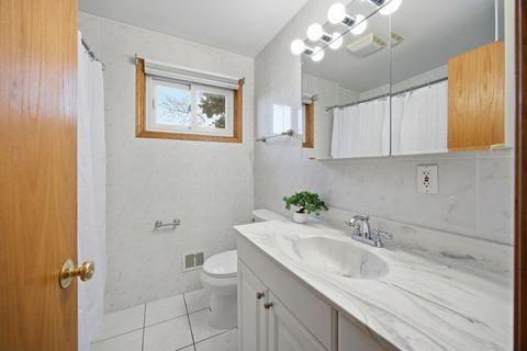 Tiny photo for 9013 ORIOLE Avenue, Morton Grove, IL 60053 (MLS # 12567067)