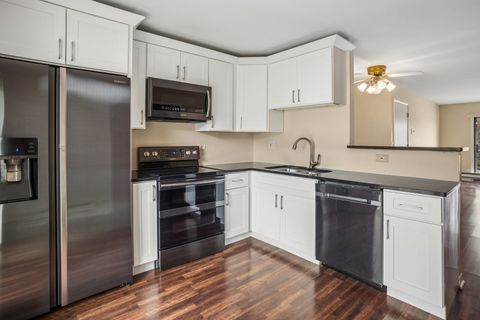 Tiny photo for 160 S WATERS EDGE Drive #202, Glendale Heights, IL 60139 (MLS # 12551803)