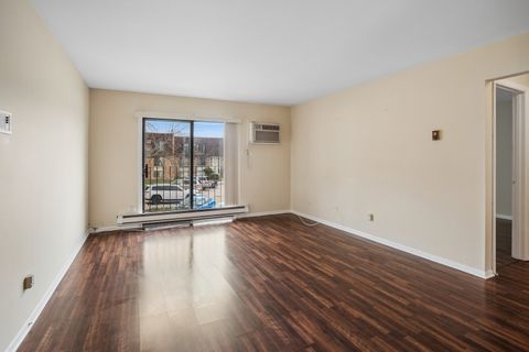 Tiny photo for 160 S WATERS EDGE Drive #202, Glendale Heights, IL 60139 (MLS # 12551803)