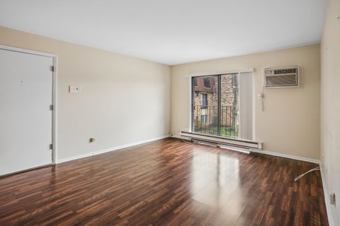 Tiny photo for 160 S WATERS EDGE Drive #202, Glendale Heights, IL 60139 (MLS # 12551803)