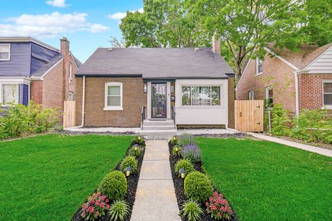 Photo of 738 W 129th Place, Chicago, IL 60628 (MLS # 12661526)