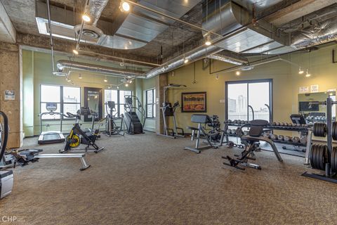 Tiny photo for 1122 W Catalpa Avenue #402, Chicago, IL 60640 (MLS # 12669971)
