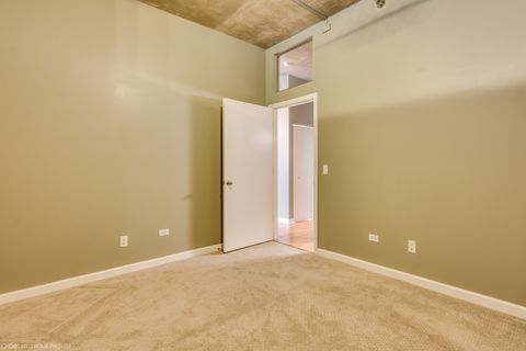 Tiny photo for 1122 W Catalpa Avenue #402, Chicago, IL 60640 (MLS # 12669971)
