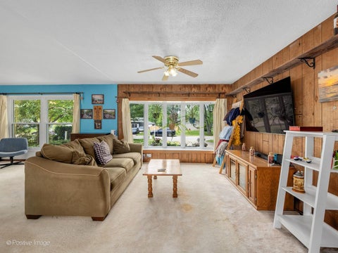 Tiny photo for 324 Shawnee Drive, Carol Stream, IL 60188 (MLS # 12672277)