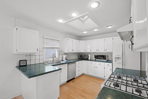 Tiny photo for 307 W Tanglewood Drive, Arlington Heights, IL 60004 (MLS # 12771090)