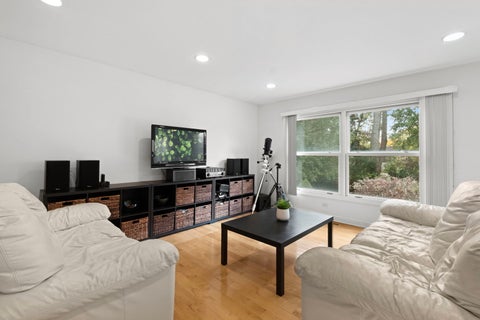 Tiny photo for 307 W Tanglewood Drive, Arlington Heights, IL 60004 (MLS # 12771090)
