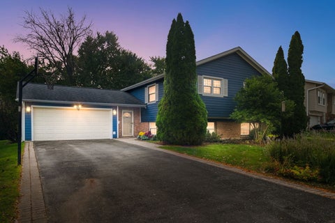 Photo of 307 W Tanglewood Drive, Arlington Heights, IL 60004 (MLS # 12771090)