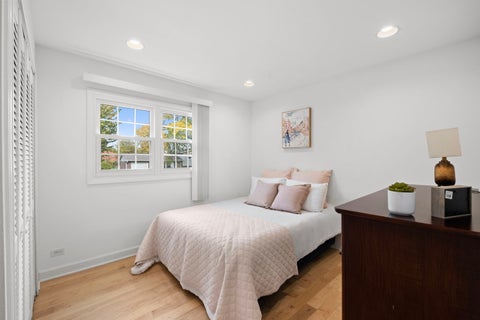 Tiny photo for 307 W Tanglewood Drive, Arlington Heights, IL 60004 (MLS # 12771090)