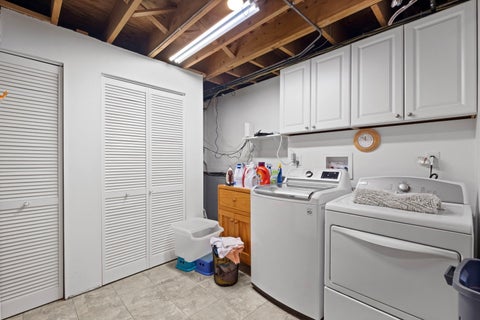 Tiny photo for 307 W Tanglewood Drive, Arlington Heights, IL 60004 (MLS # 12771090)