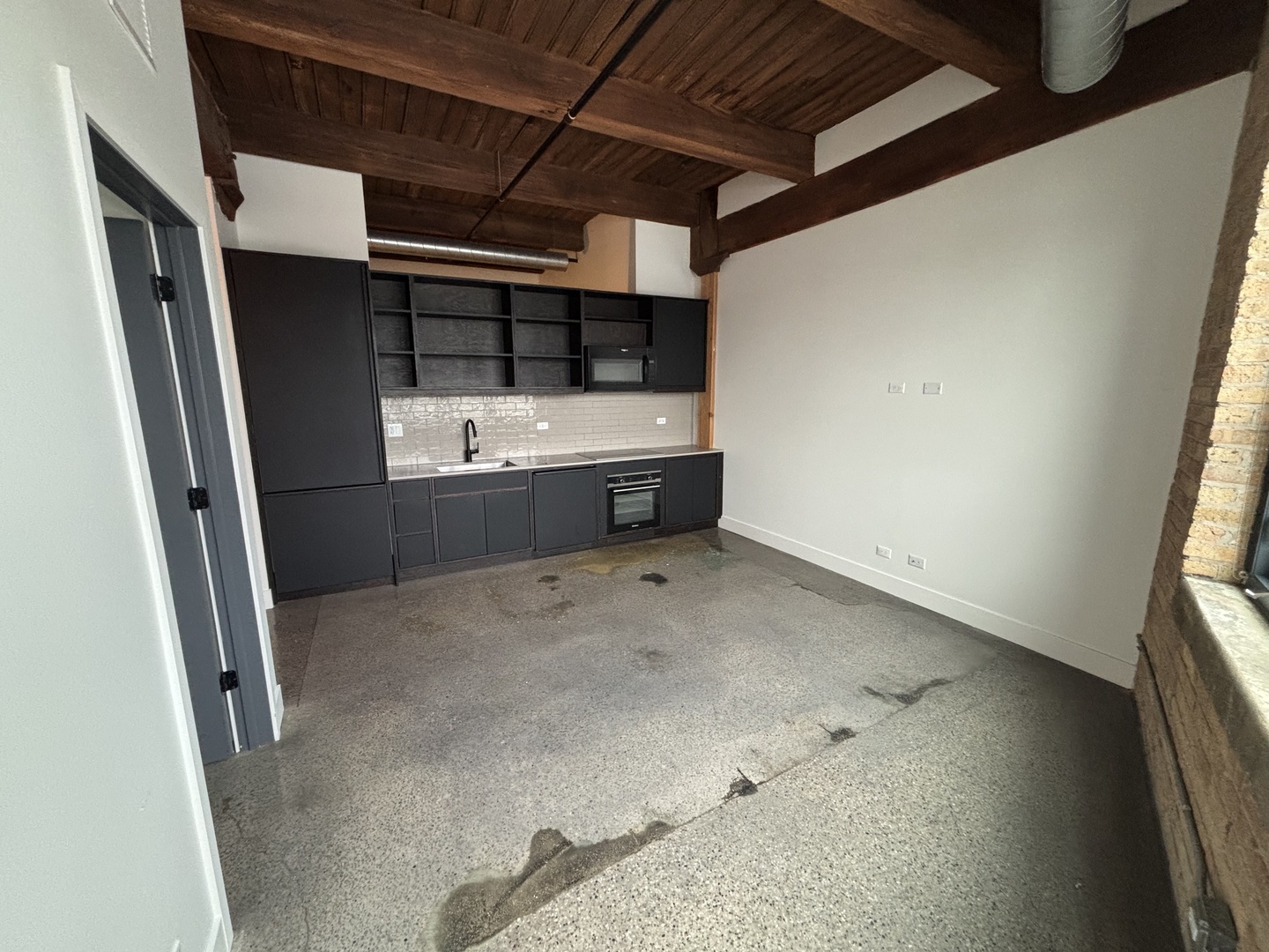 2061 N Southport Avenue 304