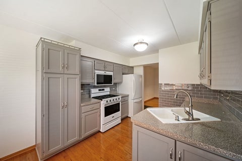 Tiny photo for 13950 E Leamington Drive #203, Crestwood, IL 60418 (MLS # 12763113)
