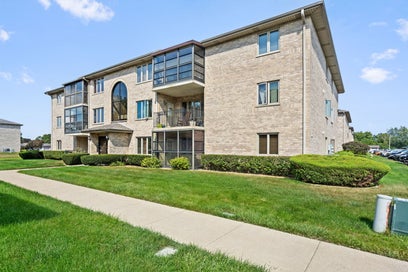 13950 E Leamington Drive 203 Crestwood IL 60418