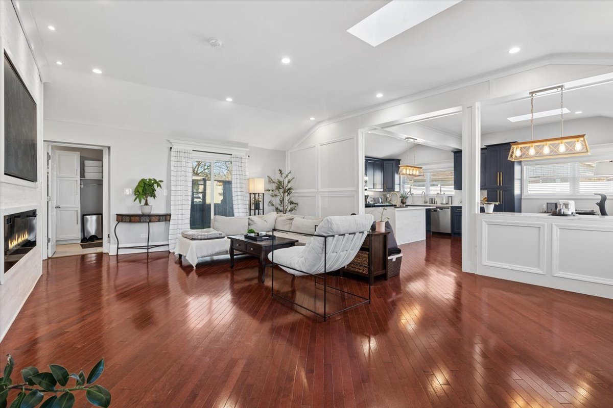 1370 Northmoor Court