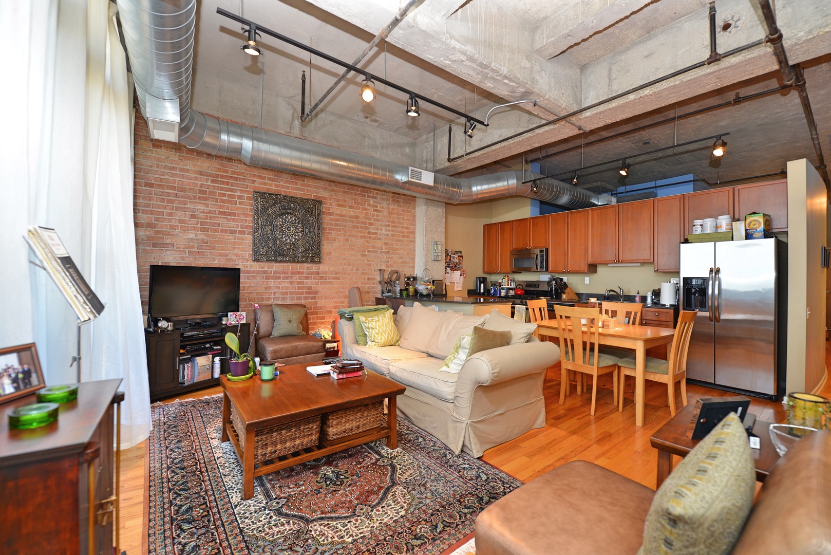 900 N Kingsbury Street 816