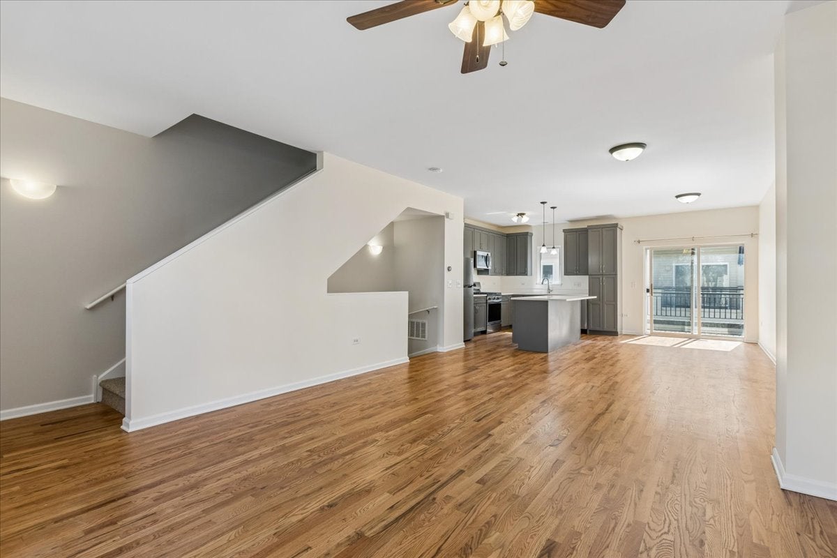 3224 N Kilbourn Avenue 11