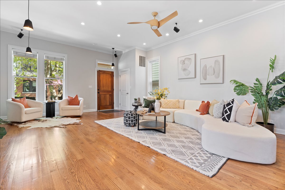 2760 W St Mary Street