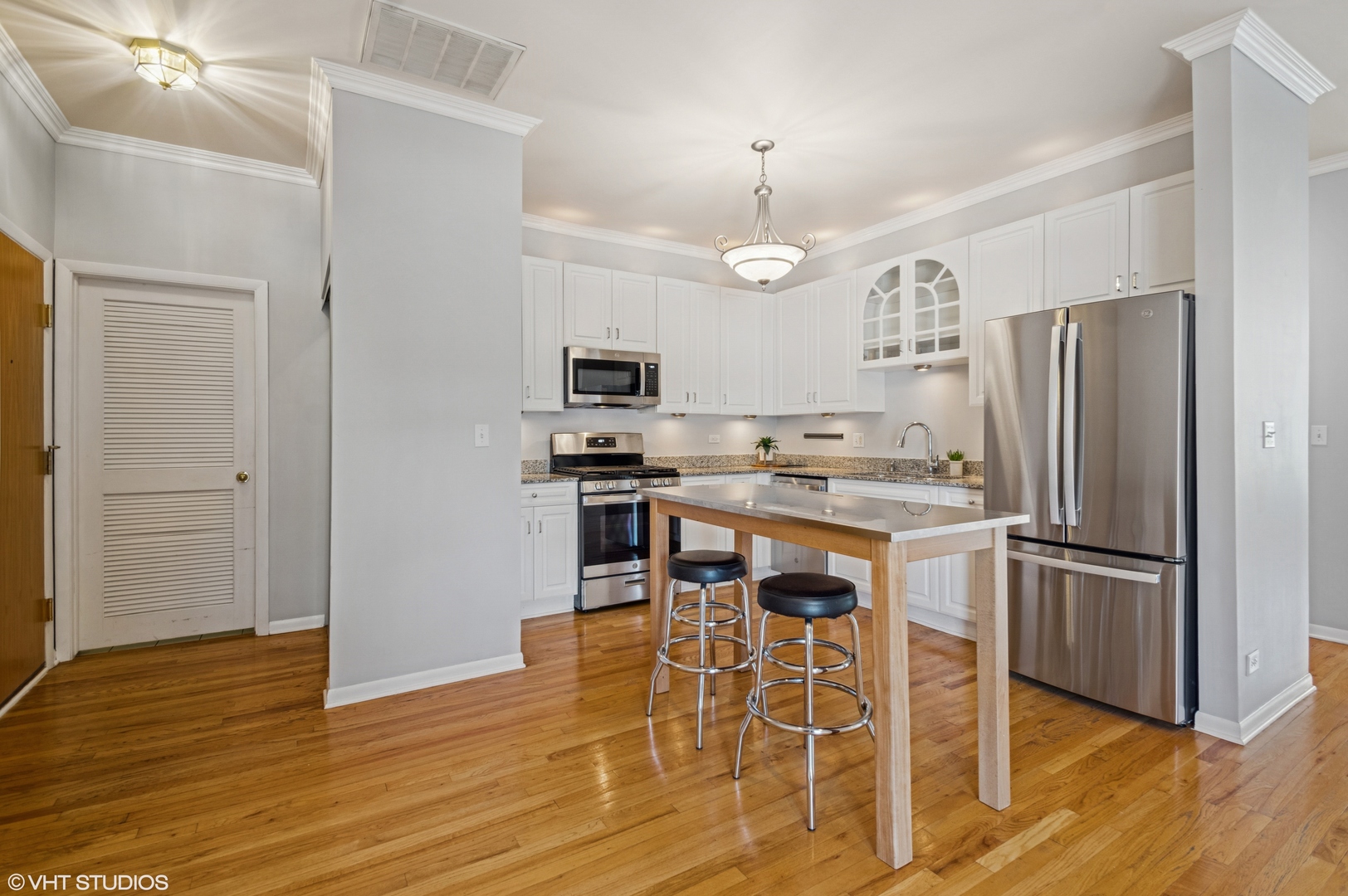 1962 W Lawrence Avenue 302