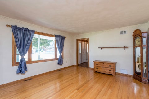 Tiny photo for 512 Cavin Avenue, Winthrop Harbor, IL 60096 (MLS # 12700652)