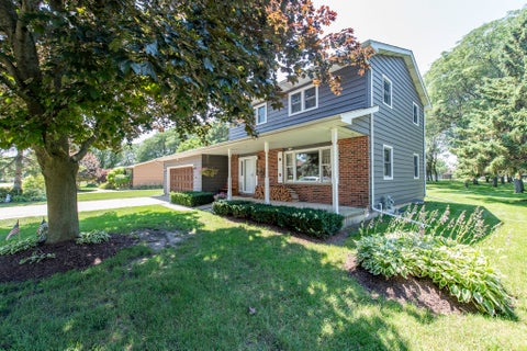 Tiny photo for 512 Cavin Avenue, Winthrop Harbor, IL 60096 (MLS # 12700652)