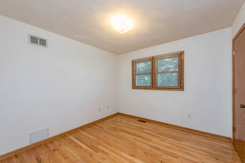Tiny photo for 512 Cavin Avenue, Winthrop Harbor, IL 60096 (MLS # 12700652)