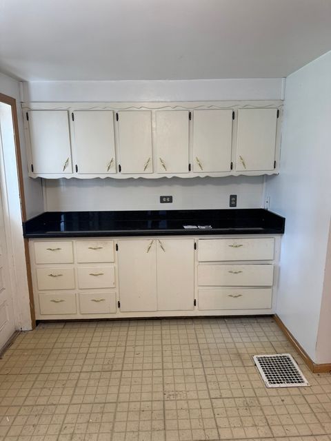 Tiny photo for 2853 Everett Street, Blue Island, IL 60406 (MLS # 12489917)