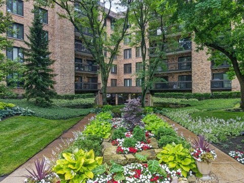 Photo of 1831 S Mission Hills Road #106, Northbrook, IL 60062 (MLS # 12727135)