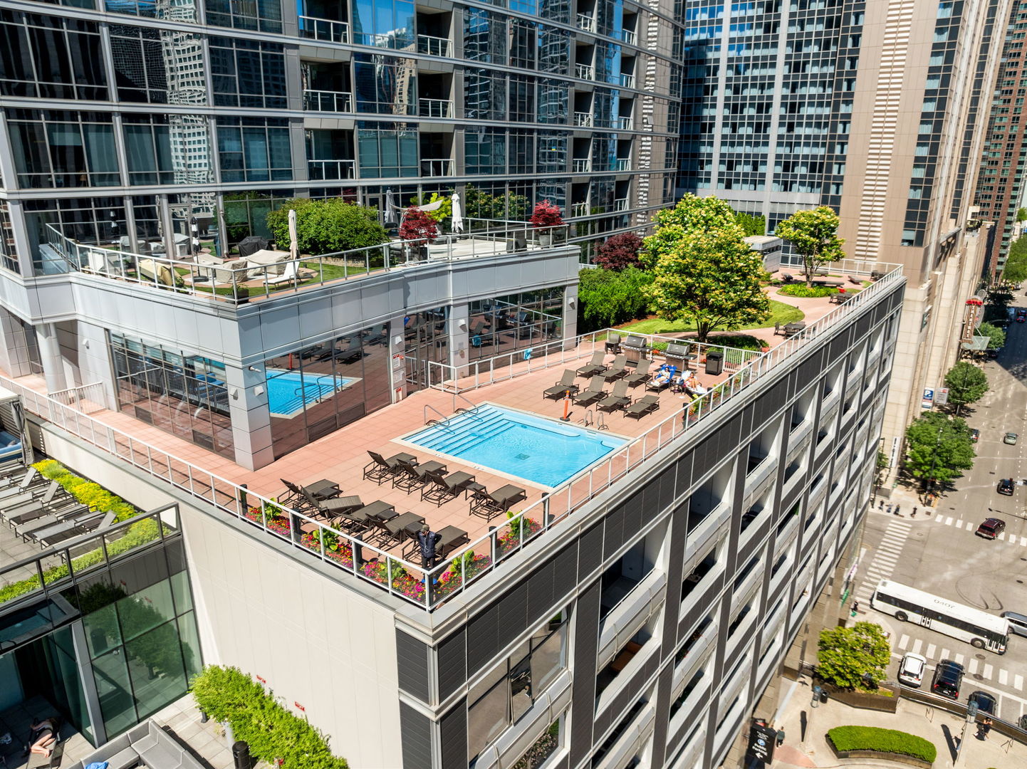 240 E Illinois Street 1802
