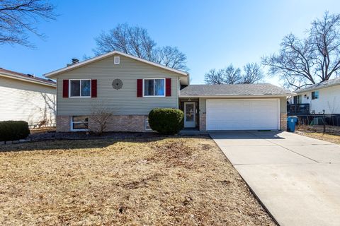 Photo of 407 W Oak Street, Eldridge, IA 52748 (MLS # 12589021)