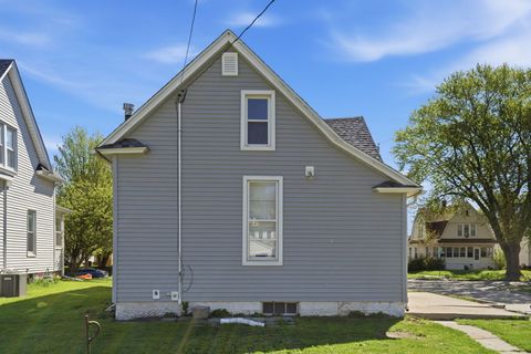 Tiny photo for 1927 14th Street, Moline, IL 61265 (MLS # 12626003)