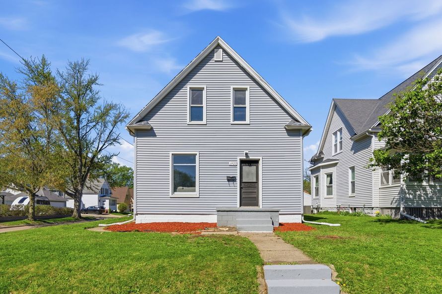 1927 14th St, Moline, IL 61265 for sale - Stessa