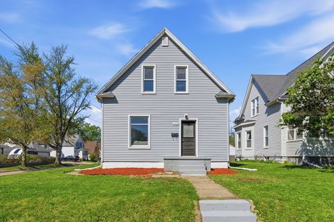 Photo of 1927 14th Street, Moline, IL 61265 (MLS # 12626003)