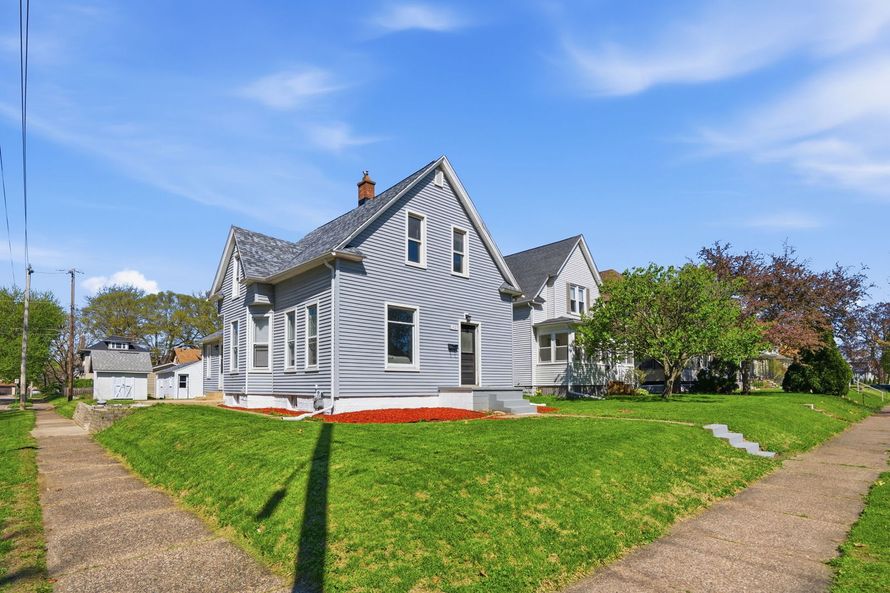 1927 14th St, Moline, IL 61265 for sale - Stessa