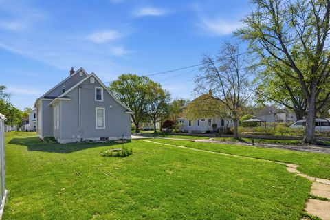 Tiny photo for 1927 14th Street, Moline, IL 61265 (MLS # 12626003)