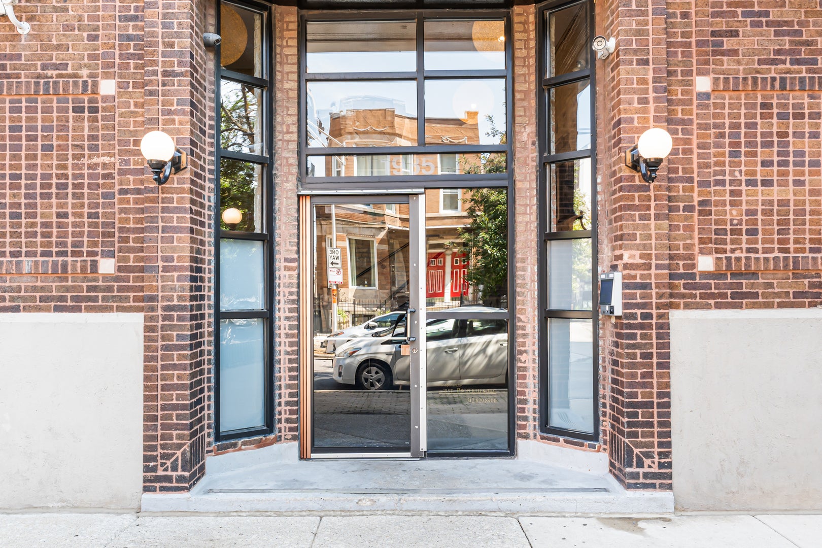 1935 N Fairfield Avenue 402