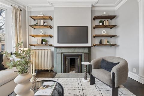 Tiny photo for 2151 N SEMINARY Avenue #B, Chicago, IL 60614 (MLS # 12599272)