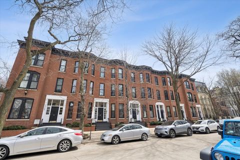 Photo of 2151 N SEMINARY Avenue #B, Chicago, IL 60614 (MLS # 12599272)