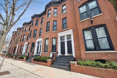Tiny photo for 2151 N SEMINARY Avenue #B, Chicago, IL 60614 (MLS # 12599272)