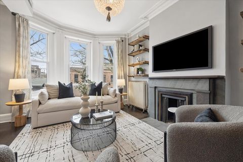 Tiny photo for 2151 N SEMINARY Avenue #B, Chicago, IL 60614 (MLS # 12599272)