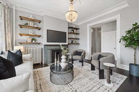 Tiny photo for 2151 N SEMINARY Avenue #B, Chicago, IL 60614 (MLS # 12599272)