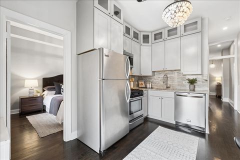 Tiny photo for 2151 N SEMINARY Avenue #B, Chicago, IL 60614 (MLS # 12599272)