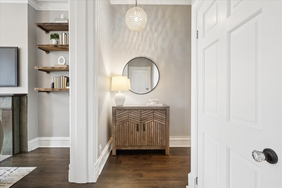 2151 N SEMINARY Avenue B